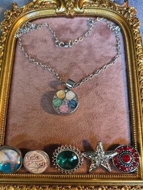 Vintage Ginger Snaps  Silver-toned  Pendant Necklace With 6 Snaps
